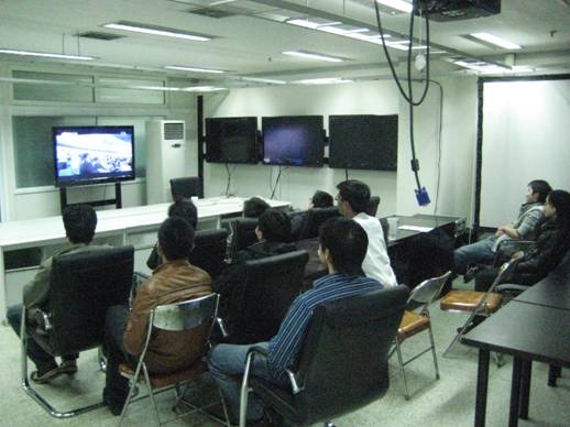 D:\headyang\Pinture\2010.4.30 实验室观看世博会\IMG_5240.JPG